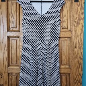 New York & Company Black and White Geometric Midi Dress